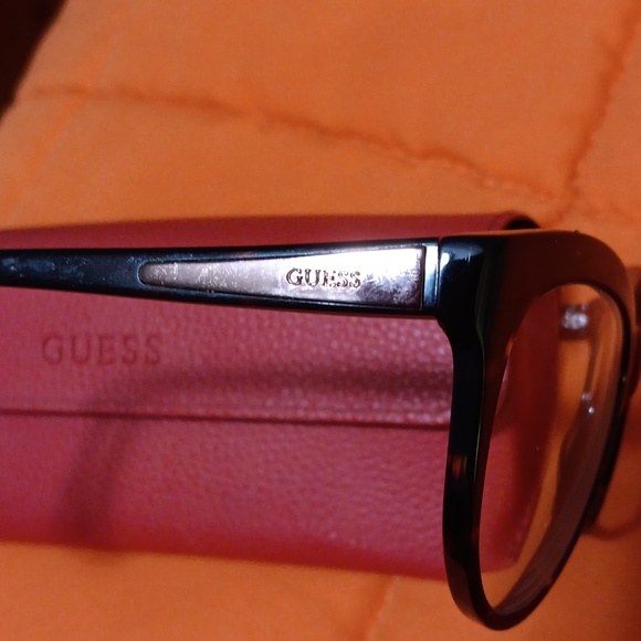 Guess frames and case - Picture 2 of 5